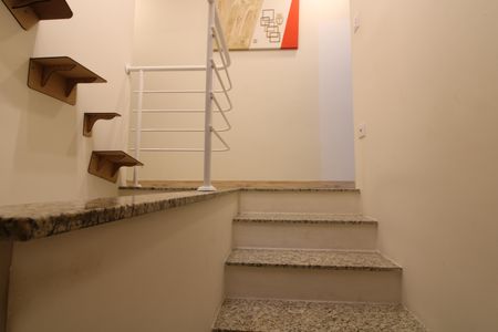 Casa de condomínio para alugar com 133m², 3 quartos e 3 vagasescada