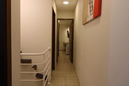 Casa de condomínio para alugar com 133m², 3 quartos e 3 vagasCorredor Interno