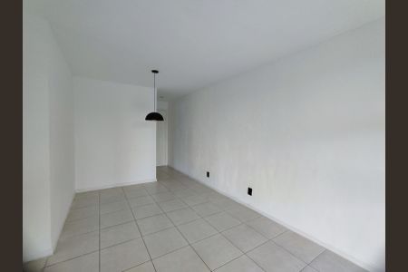 Sala de apartamento para alugar com 3 quartos, 71m² em Barra da Tijuca, Rio de Janeiro