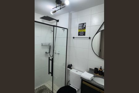 Banheiro de apartamento para alugar com 2 quartos, 50m² em Barra da Tijuca, Rio de Janeiro