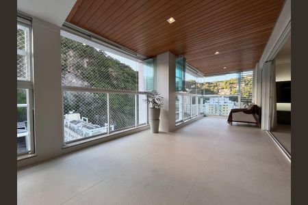 Apartamento à venda com 140m², 3 quartos e 2 vagasVaranda