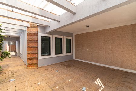 Casa à venda com 163m², 2 quartos e 2 vagas Casa à venda com 163m², 2 quartos e 2 vagasGaragem
