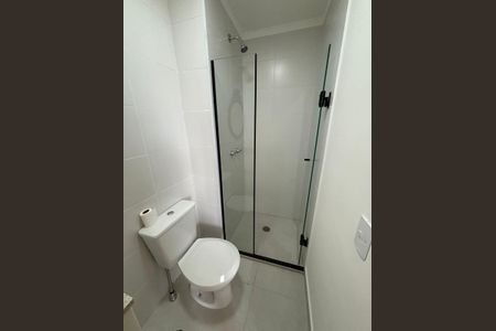 Banheiro de apartamento para alugar com 2 quartos, 42m² em Presidente Altino, Osasco