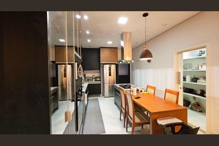 Casa de condomínio para alugar com 259m², 4 quartos e 3 vagas