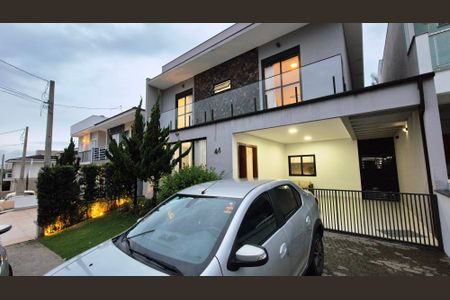 Casa de condomínio para alugar com 259m², 4 quartos e 3 vagas