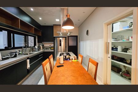 Casa de condomínio para alugar com 259m², 4 quartos e 3 vagas