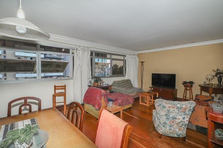 Sala de apartamento à venda com 3 quartos, 138m² em Petrópolis, Porto Alegre