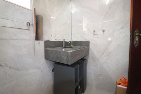 Casa à venda com 380m², 3 quartos e 7 vagasBanheiro 2