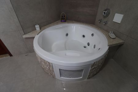 Casa à venda com 380m², 3 quartos e 7 vagasBanheiro Quarto 1 suíte 