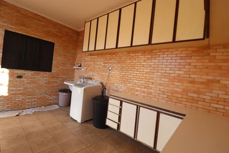 Casa à venda com 380m², 3 quartos e 7 vagasLavanderia