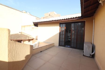 Casa à venda com 380m², 3 quartos e 7 vagasMezanino - Varanda
