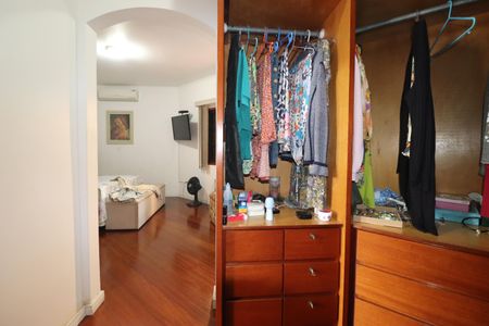 Casa à venda com 380m², 3 quartos e 7 vagasCloset Quarto 1 suíte 