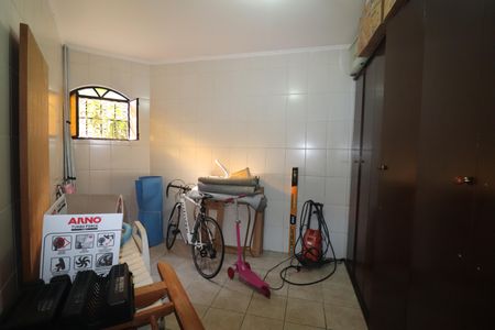 Casa à venda com 380m², 3 quartos e 7 vagasDepósito garagem 