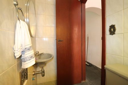 Casa à venda com 380m², 3 quartos e 7 vagasBanheiro serviço