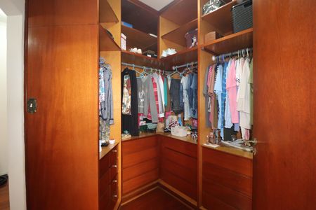 Casa à venda com 380m², 3 quartos e 7 vagasCloset Quarto 1 suíte 