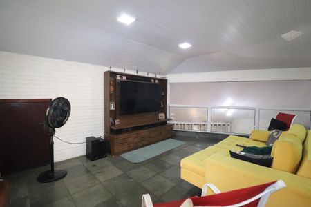 Casa à venda com 380m², 3 quartos e 7 vagasMezanino - Sala de tv 