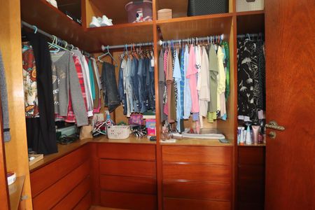 Casa à venda com 380m², 3 quartos e 7 vagasCloset Quarto 1 suíte 