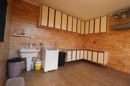 Casa à venda com 380m², 3 quartos e 7 vagasLavanderia