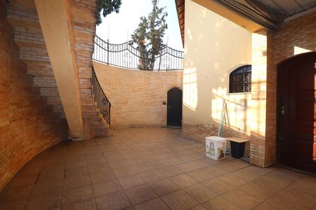 Casa à venda com 380m², 3 quartos e 7 vagasQuintal