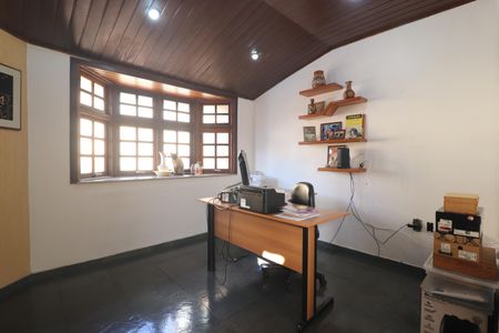 Casa à venda com 380m², 3 quartos e 7 vagasMezanino - Escritório 