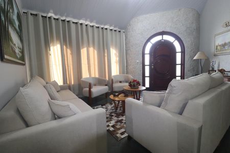 Casa à venda com 380m², 3 quartos e 7 vagasSala