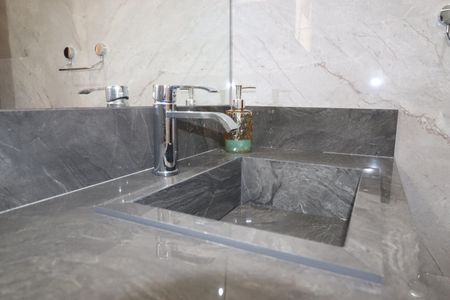 Casa à venda com 380m², 3 quartos e 7 vagasBanheiro 2