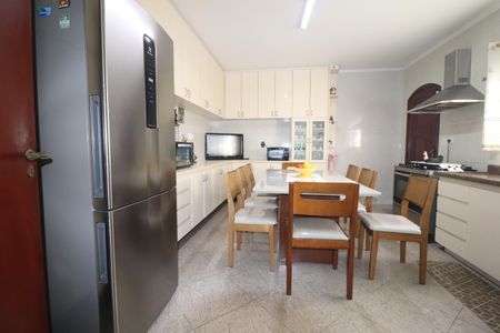 Casa à venda com 380m², 3 quartos e 7 vagasCozinha