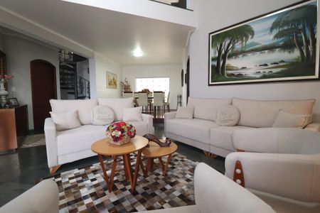 Sala de casa à venda com 3 quartos, 380m² em Vila Aquilino, Santo André