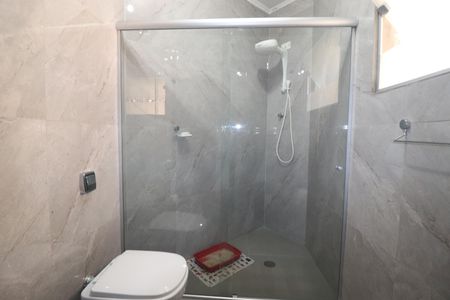 Casa à venda com 380m², 3 quartos e 7 vagasBanheiro 2