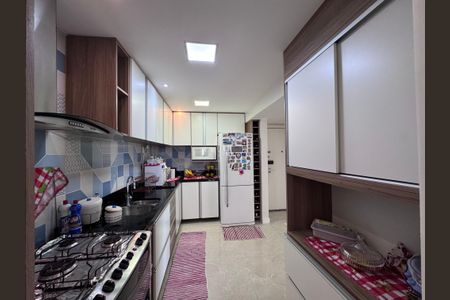 Apartamento à venda com 270m², 3 quartos e 2 vagas Apartamento à venda com 270m², 3 quartos e 2 vagasCozinha