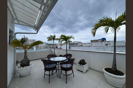 Apartamento à venda com 270m², 3 quartos e 2 vagas Apartamento à venda com 270m², 3 quartos e 2 vagasTerraço