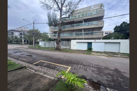 Apartamento à venda com 270m², 3 quartos e 2 vagas Apartamento à venda com 270m², 3 quartos e 2 vagasFachada