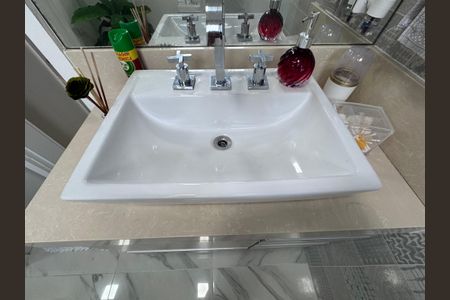 Apartamento à venda com 270m², 3 quartos e 2 vagas Apartamento à venda com 270m², 3 quartos e 2 vagasSuíte - Banheiro