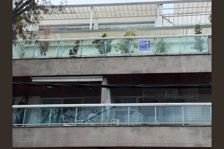 Apartamento à venda com 270m², 3 quartos e 2 vagas Apartamento à venda com 270m², 3 quartos e 2 vagasPlaquinha Quinto Andar