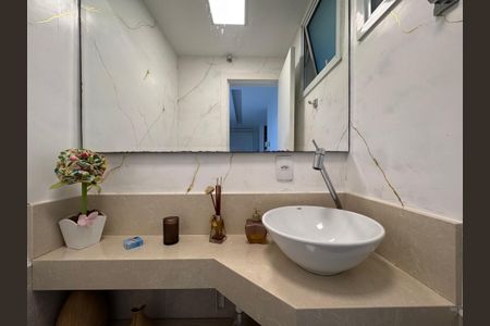 Apartamento à venda com 270m², 3 quartos e 2 vagas Apartamento à venda com 270m², 3 quartos e 2 vagasLavabo