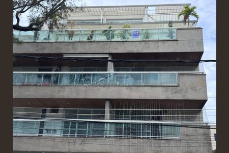 Apartamento à venda com 270m², 3 quartos e 2 vagas Apartamento à venda com 270m², 3 quartos e 2 vagasPlaquinha Quinto Andar