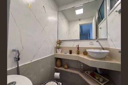 Apartamento à venda com 270m², 3 quartos e 2 vagas Apartamento à venda com 270m², 3 quartos e 2 vagasLavabo