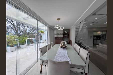 Apartamento à venda com 270m², 3 quartos e 2 vagas Apartamento à venda com 270m², 3 quartos e 2 vagasSala