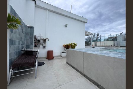 Apartamento à venda com 270m², 3 quartos e 2 vagas Apartamento à venda com 270m², 3 quartos e 2 vagasTerraço