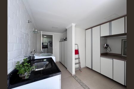 Apartamento à venda com 270m², 3 quartos e 2 vagas Apartamento à venda com 270m², 3 quartos e 2 vagasÁrea de Serviço