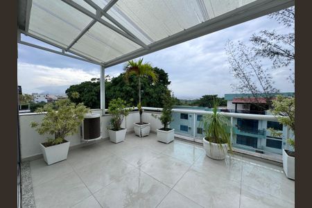 Apartamento à venda com 270m², 3 quartos e 2 vagas Apartamento à venda com 270m², 3 quartos e 2 vagasVaranda