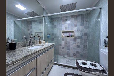 Apartamento à venda com 270m², 3 quartos e 2 vagas Apartamento à venda com 270m², 3 quartos e 2 vagasBanheiro Social 1