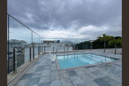 Apartamento à venda com 270m², 3 quartos e 2 vagas Apartamento à venda com 270m², 3 quartos e 2 vagasTerraço