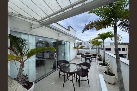 Apartamento à venda com 270m², 3 quartos e 2 vagas Apartamento à venda com 270m², 3 quartos e 2 vagasTerraço