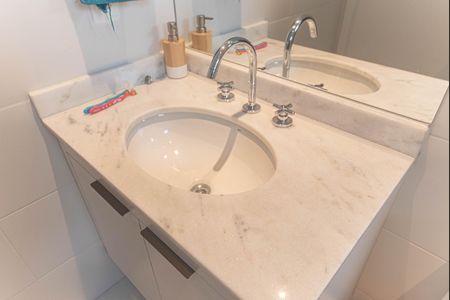 Apartamento à venda com 131m², 3 quartos e 2 vagas Apartamento à venda com 131m², 3 quartos e 2 vagasBanheiro da Suíte 2