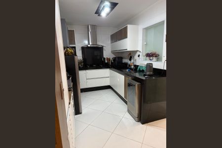 Cozinha de apartamento à venda com 2 quartos, 109m² em Moema, São Paulo
