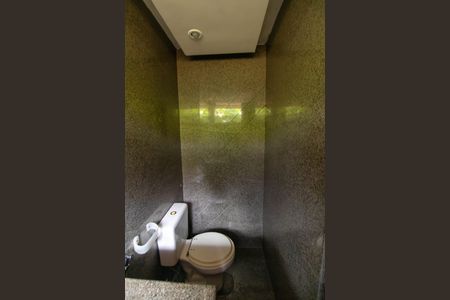 Casa de condomínio para alugar com 200m², 5 quartos e 4 vagas Casa de condomínio para alugar com 200m², 5 quartos e 4 vagasBanheiro da Suíte 1