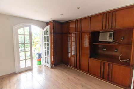 Casa de condomínio para alugar com 200m², 5 quartos e 4 vagas Casa de condomínio para alugar com 200m², 5 quartos e 4 vagasSuíte 1