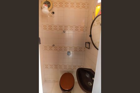 Casa de condomínio para alugar com 200m², 5 quartos e 4 vagas Casa de condomínio para alugar com 200m², 5 quartos e 4 vagasBanheiro de serviço