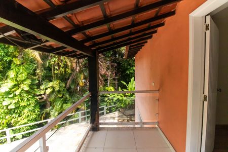 Casa de condomínio para alugar com 200m², 5 quartos e 4 vagas Casa de condomínio para alugar com 200m², 5 quartos e 4 vagasVaranda da Suíte 2